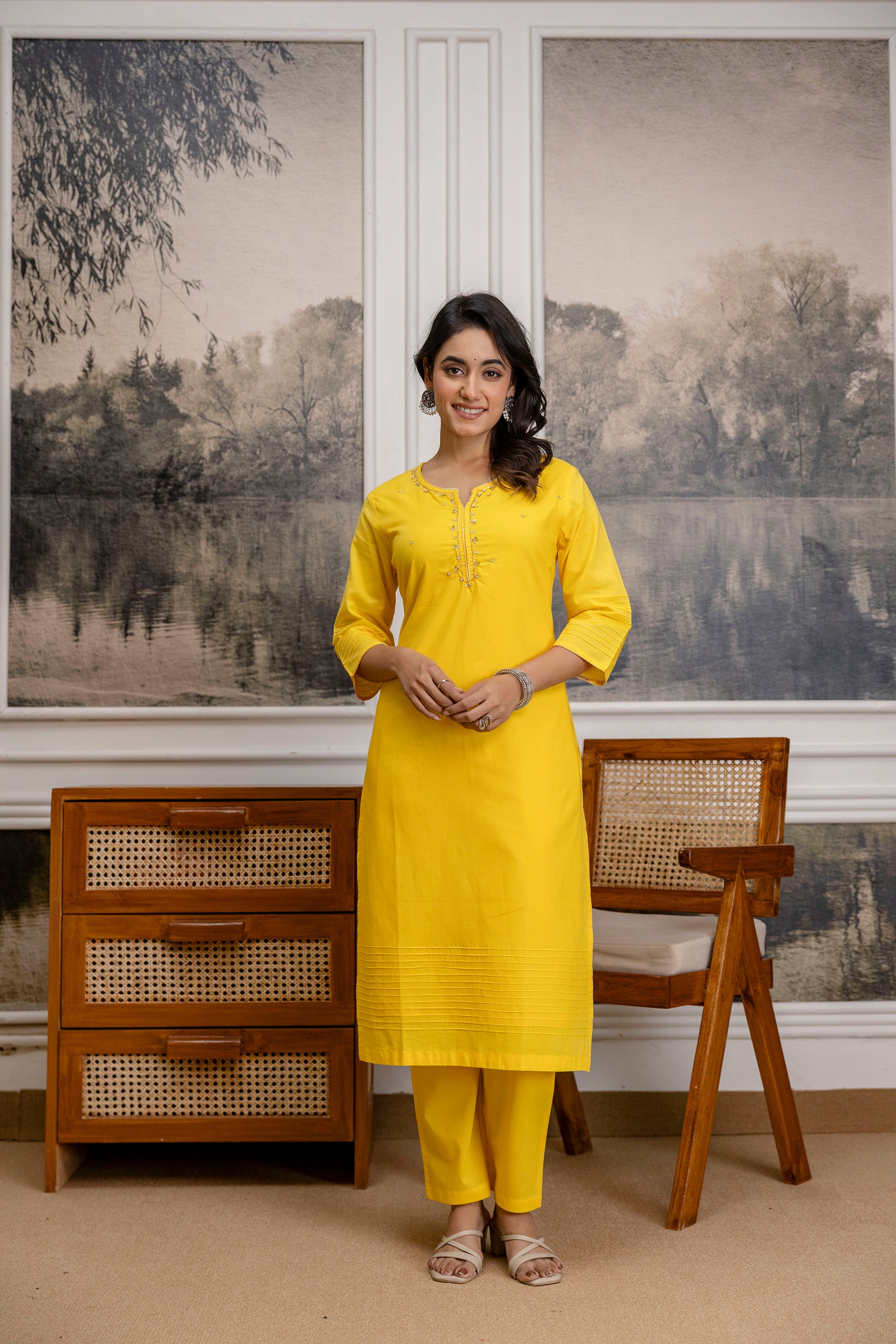 Sunehri Gul Kurta Set