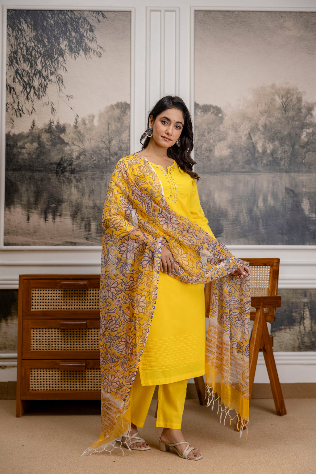 Sunehri Gul Kurta Set