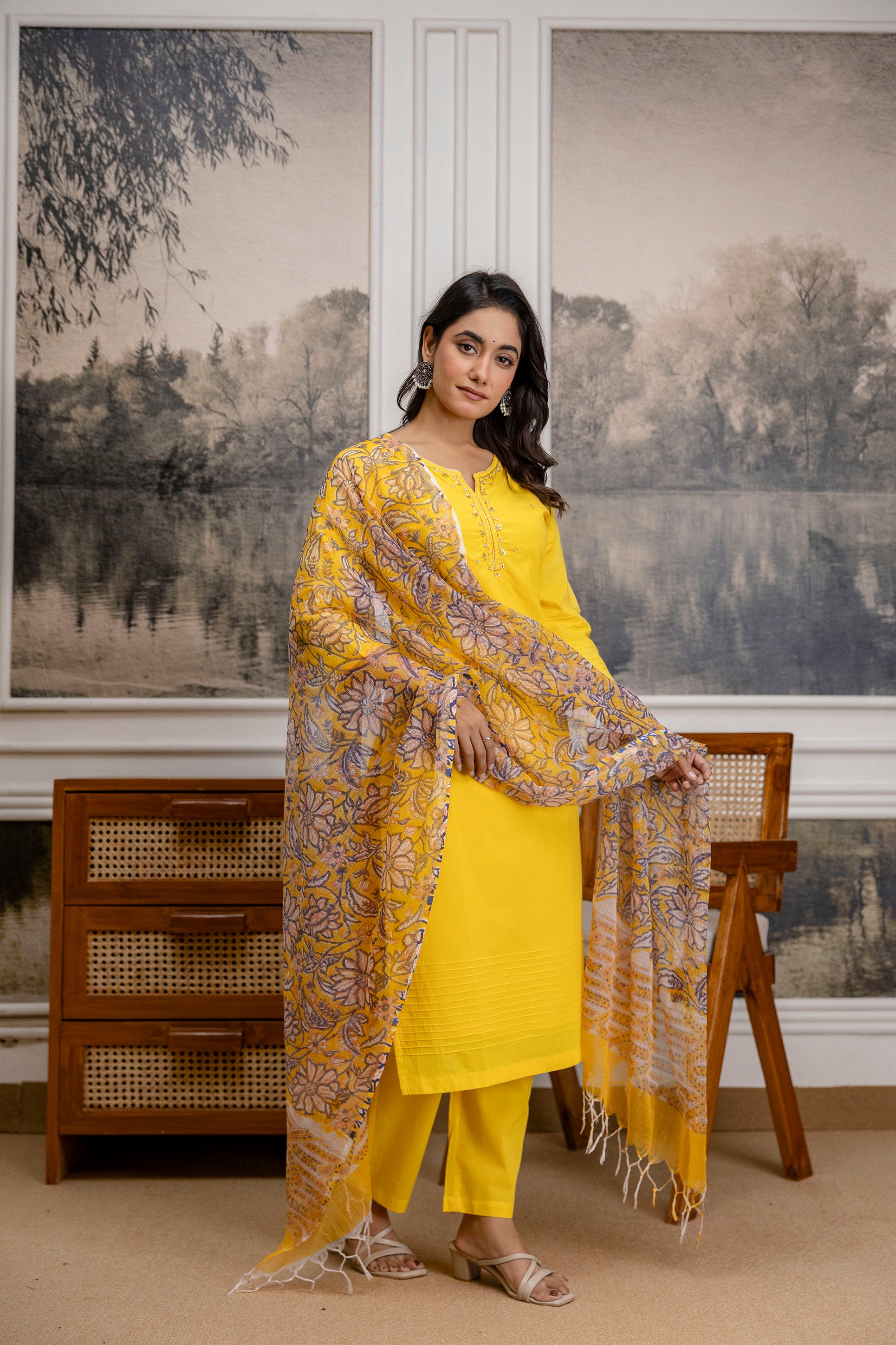 Sunehri Gul Kurta Set