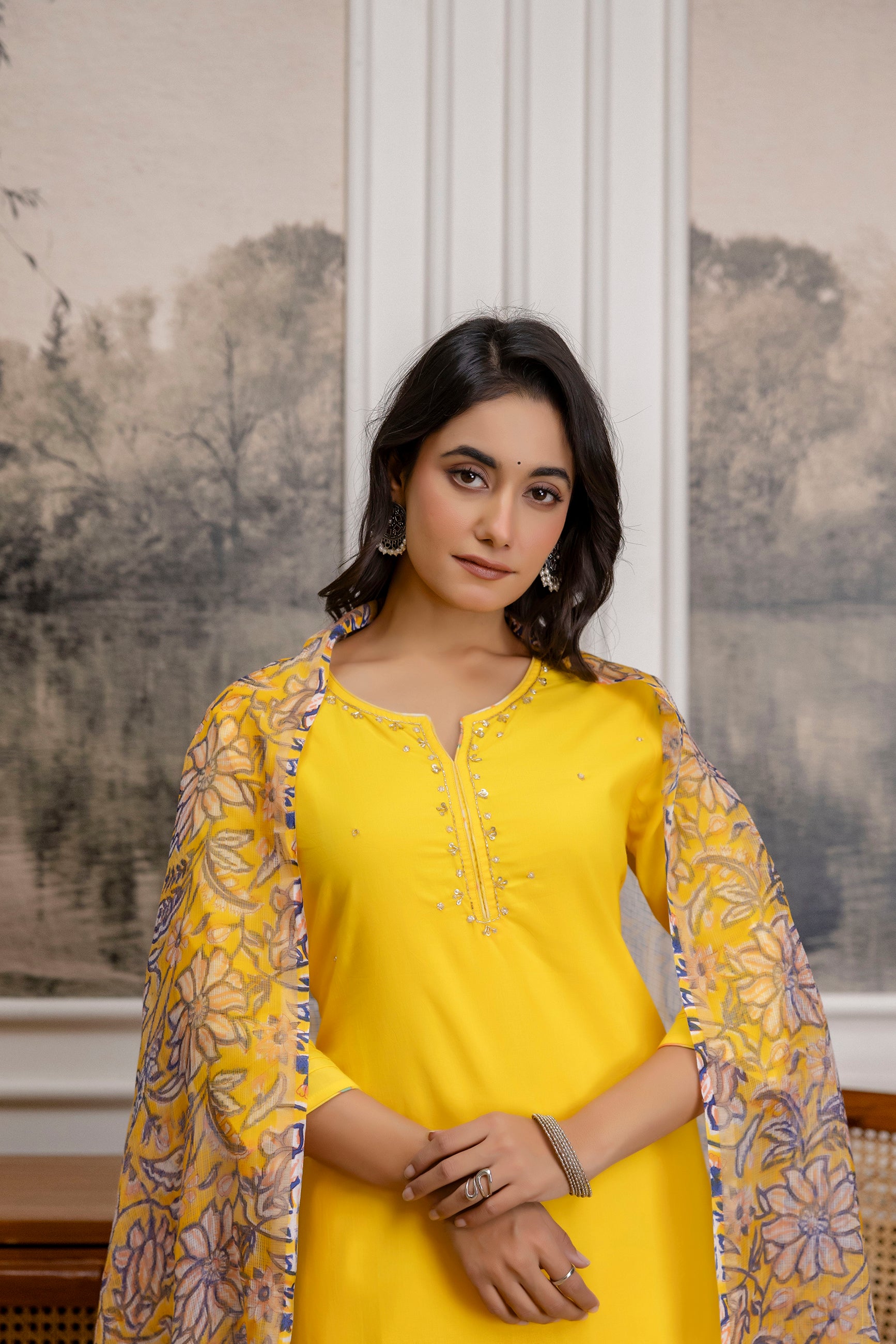 Sunehri Gul Kurta Set