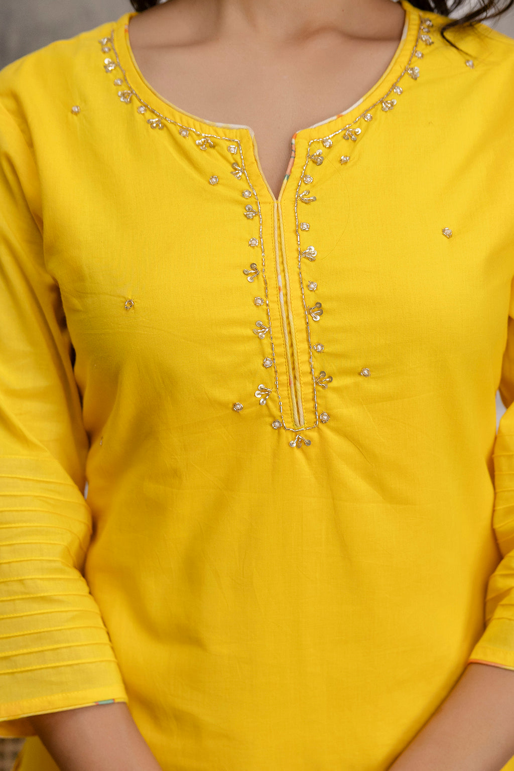 Sunehri Gul Kurta Set